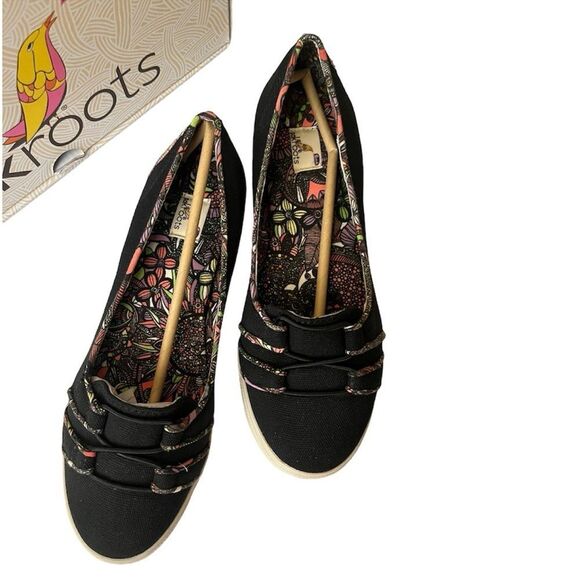Sakroots Rhipley Slip On Shoes - Picture 5 of 8